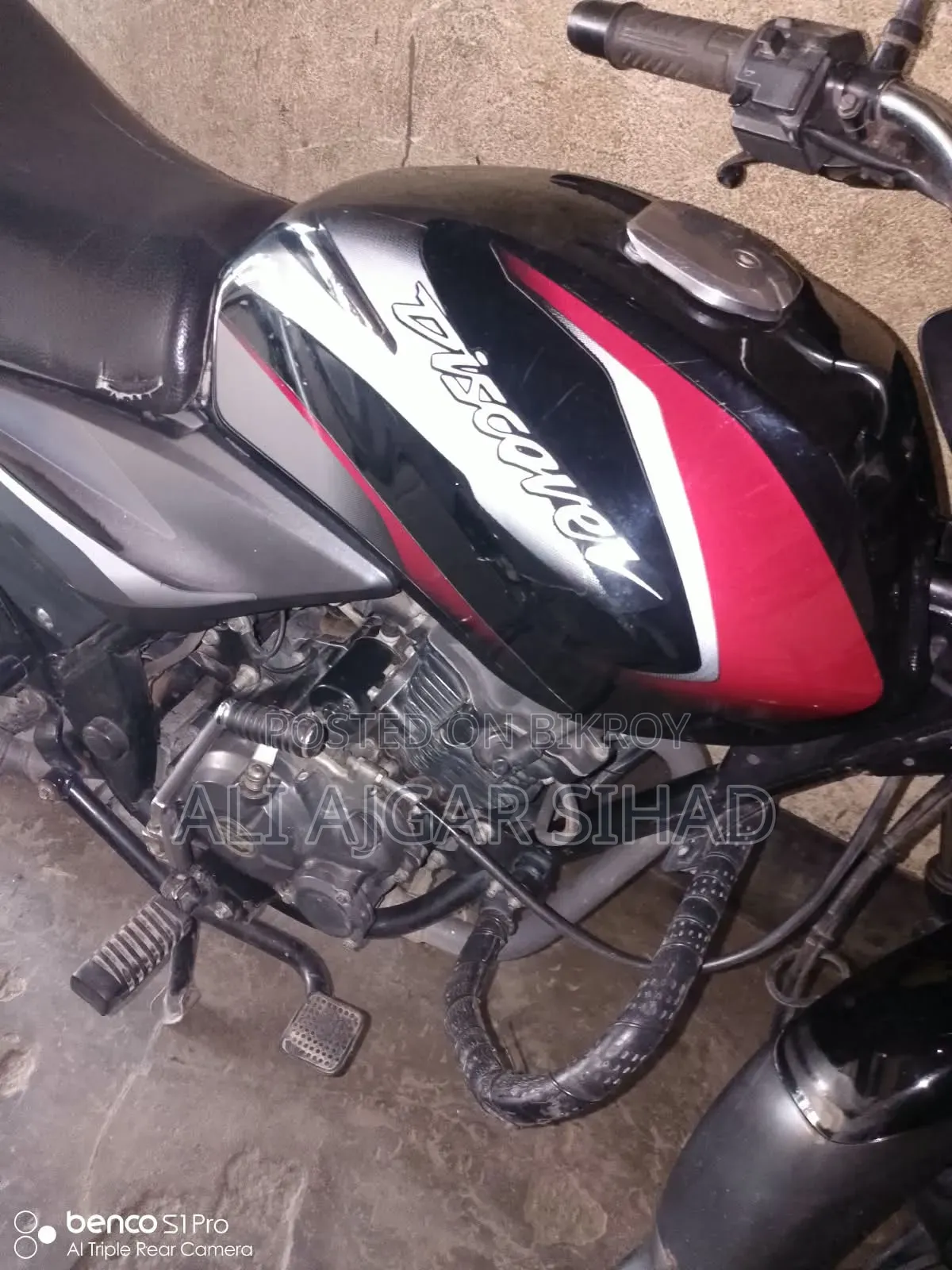 বাজাজ ডিসকভার ১২৫ ২০১৯ ব্ল্যাক