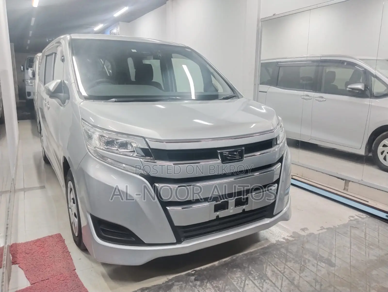 Toyota Noah 2.0 Front-Wheel Drive (8-Seater) 2020 Silver