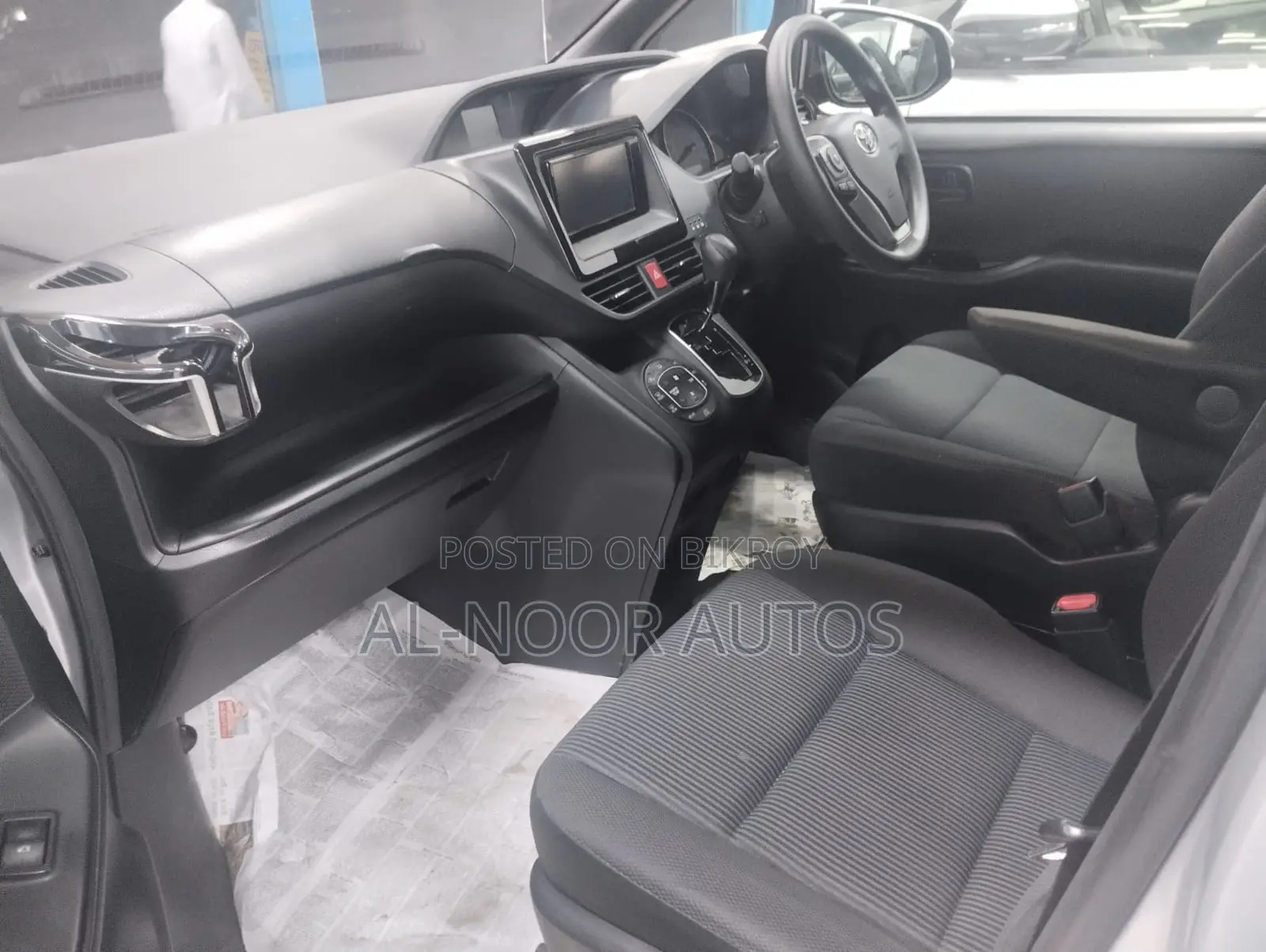 Toyota Noah 2.0 Front-Wheel Drive (8-Seater) 2020 Silver