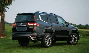 Toyota Land Cruiser LC300 2021 Black