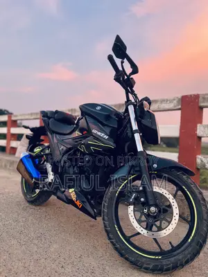 সুজুকি জিক্সার ২০২৫ ব্ল্যাক