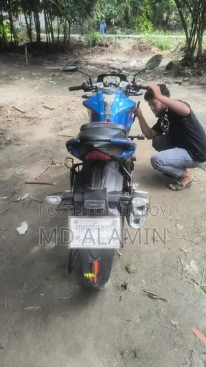 সুজুকি গিক্সার ২০১৫ নীল