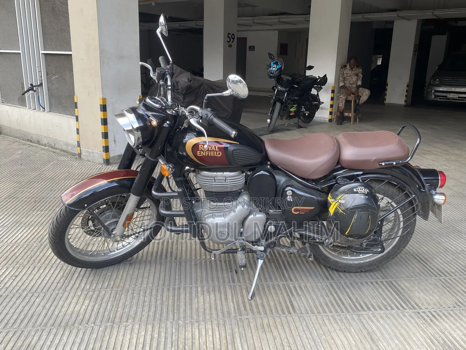 রয়েল এনফিল্ড ক্লাসিক ৩৫০ ২০২৪ কালো