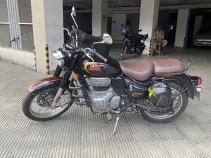 রয়েল এনফিল্ড ক্লাসিক ৩৫০ ২০২৪ কালো
