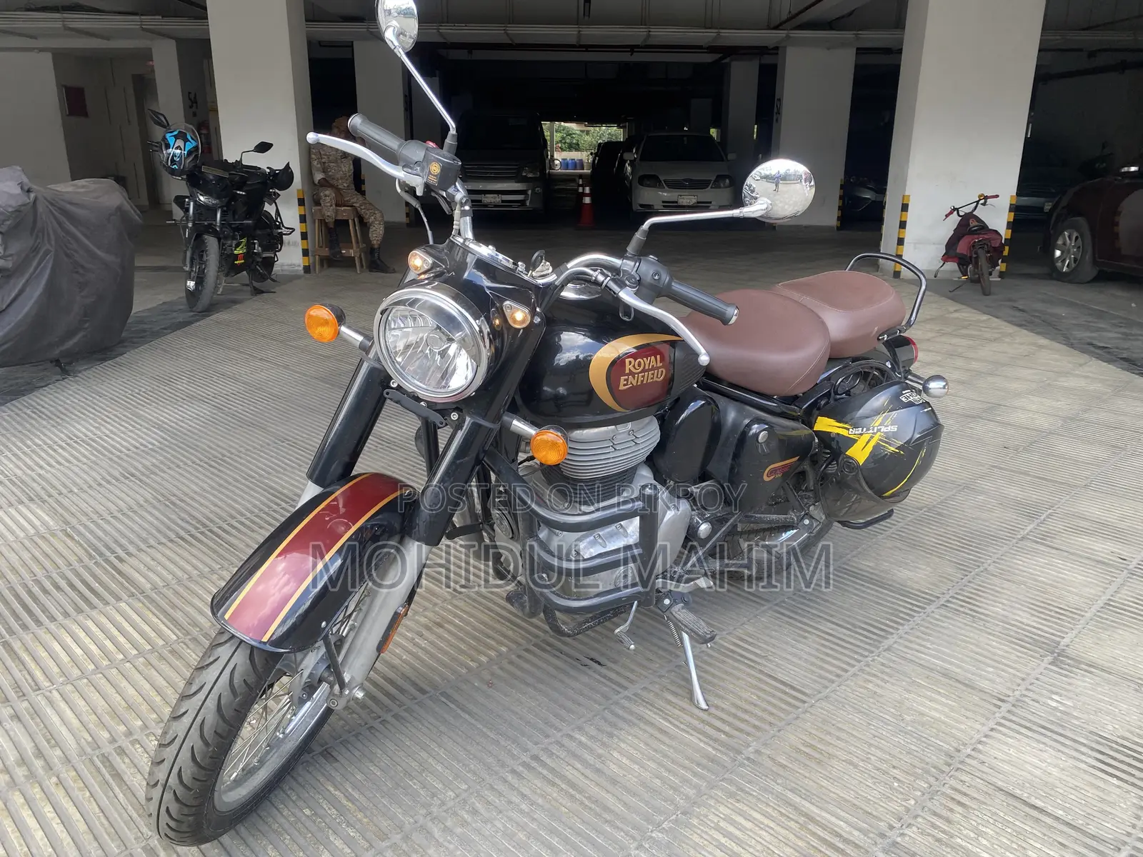 রয়েল এনফিল্ড ক্লাসিক ৩৫০ ২০২৪ কালো