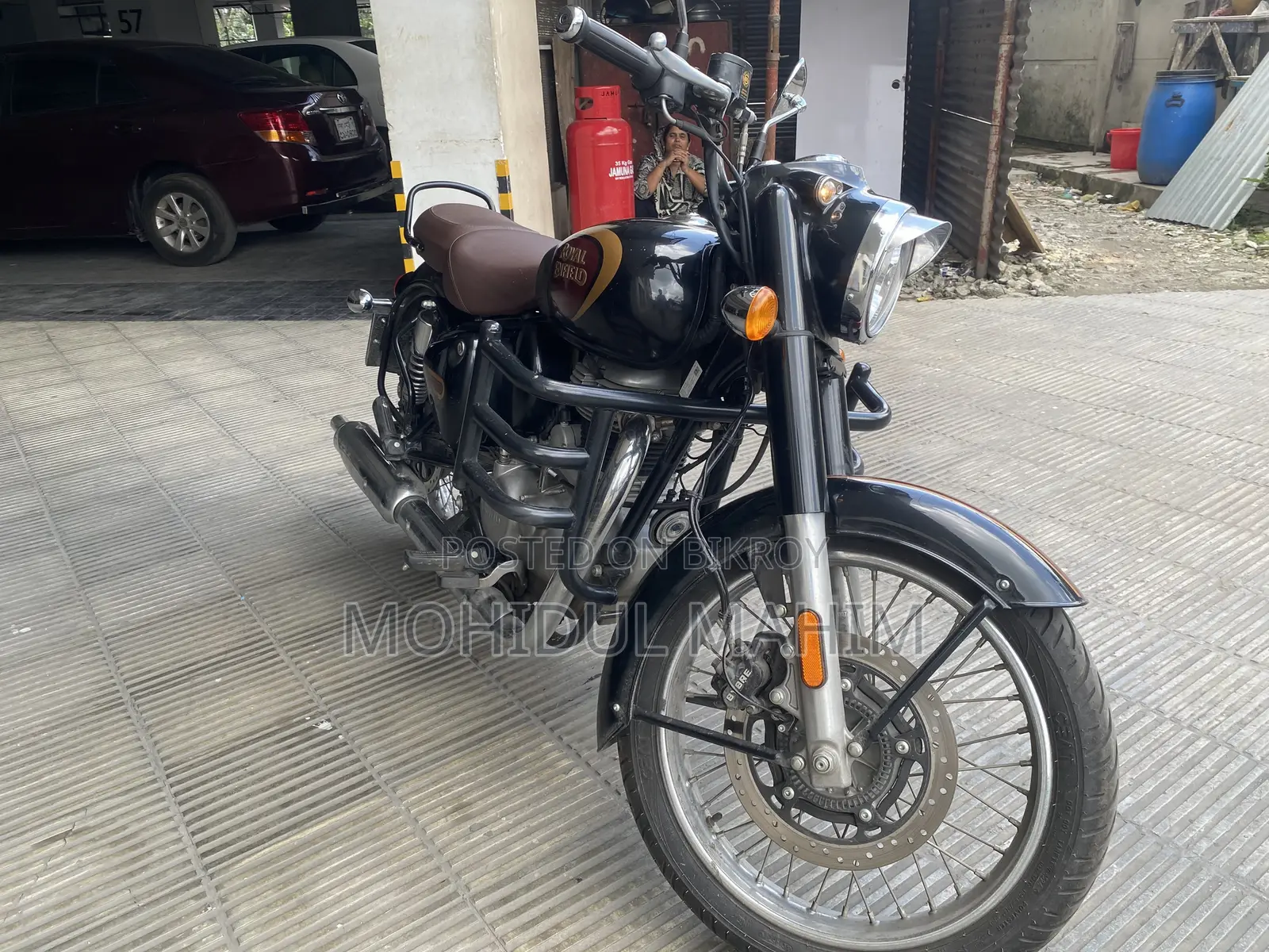 রয়েল এনফিল্ড ক্লাসিক ৩৫০ ২০২৪ কালো