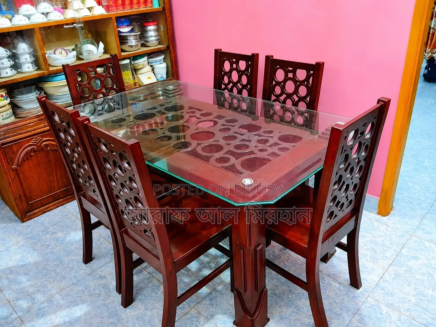 ডাইনিং টেবিল