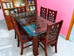 ডাইনিং টেবিল