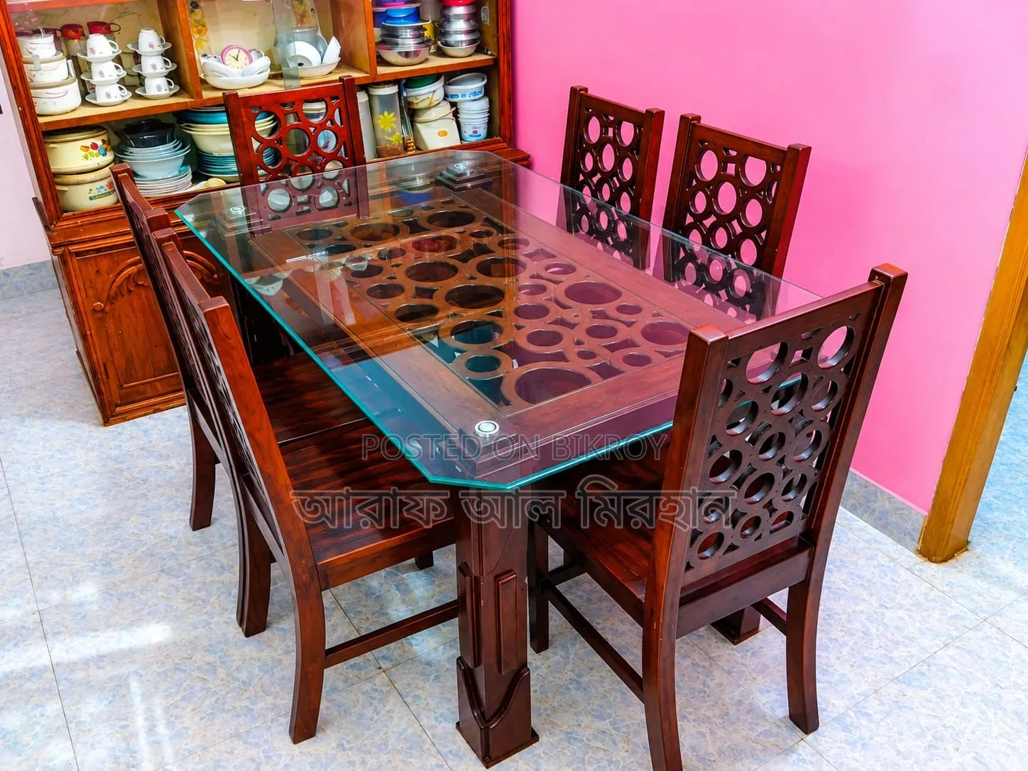 ডাইনিং টেবিল