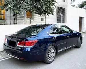 Toyota Crown 2016 Blue