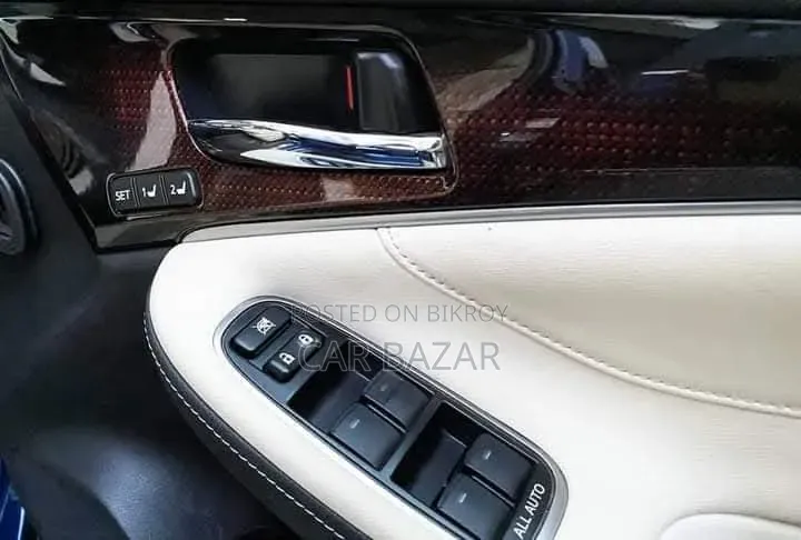 Toyota Crown 2016 Blue