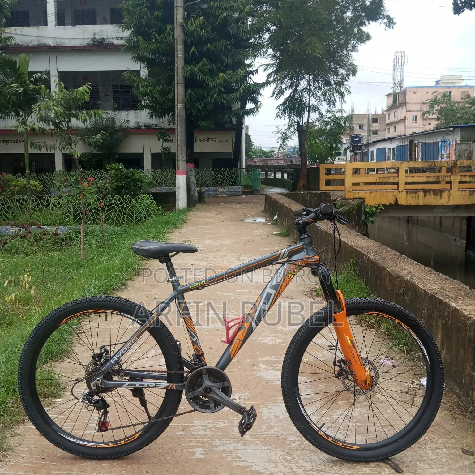 There are no problems with the cycle, it is in brand new condition