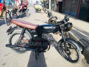 ইয়ামাহা ১৯৯৬ কালো