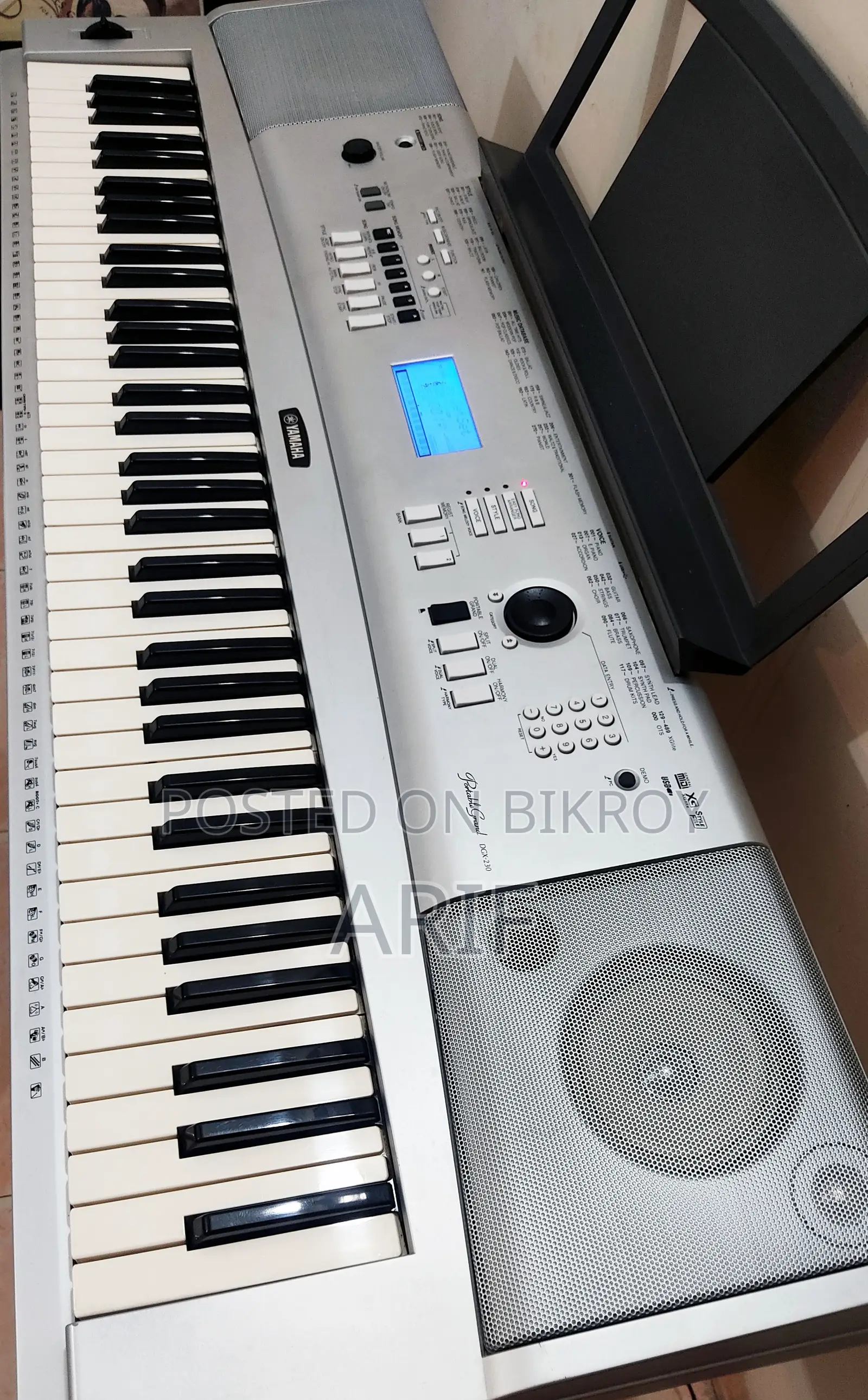 YAMAHA DGX-230 (76 Keys) Portable Digital Piano