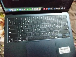Laptop Apple MacBook Air 2022 M2 8GB Apple M2 SSD 256GB