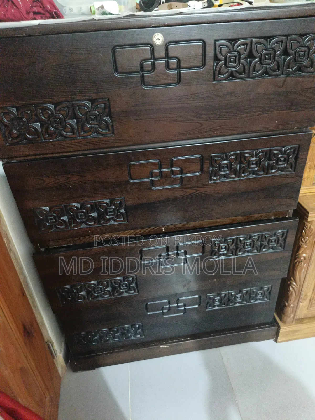 একটি ওয়ারড্রব বিক্রি করবো ৮ মাস ব্যবহার করেছি একদম নতুন