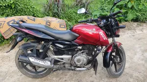 বাজাজ পালসার ১৫০ ২০১৫ লাল
