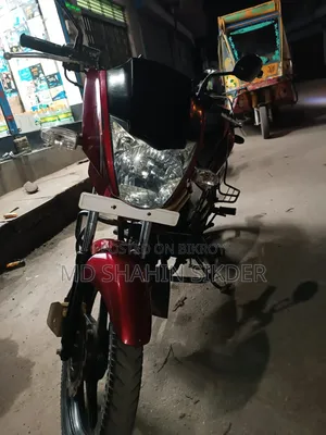মাহিন্দ্রা গুস্টো ১২৫ ২০১৭ লাল