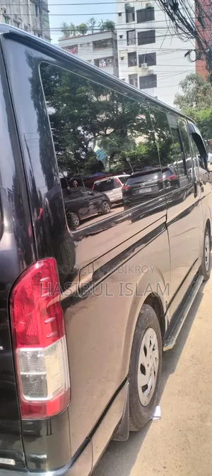 Toyota HiAce 2010 Black