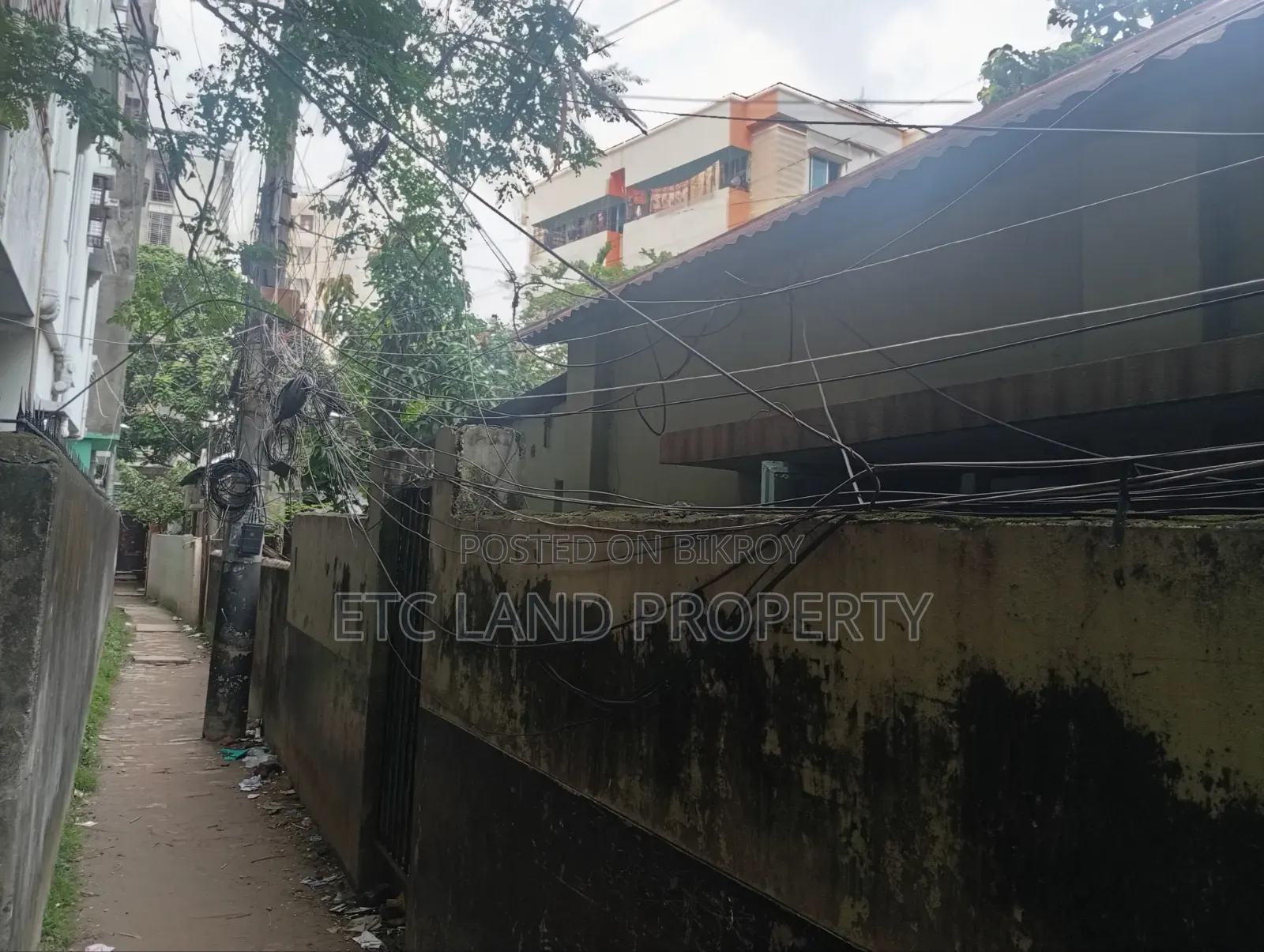 বাড়ি এবং জমি বিক্রয়ের জন্য
