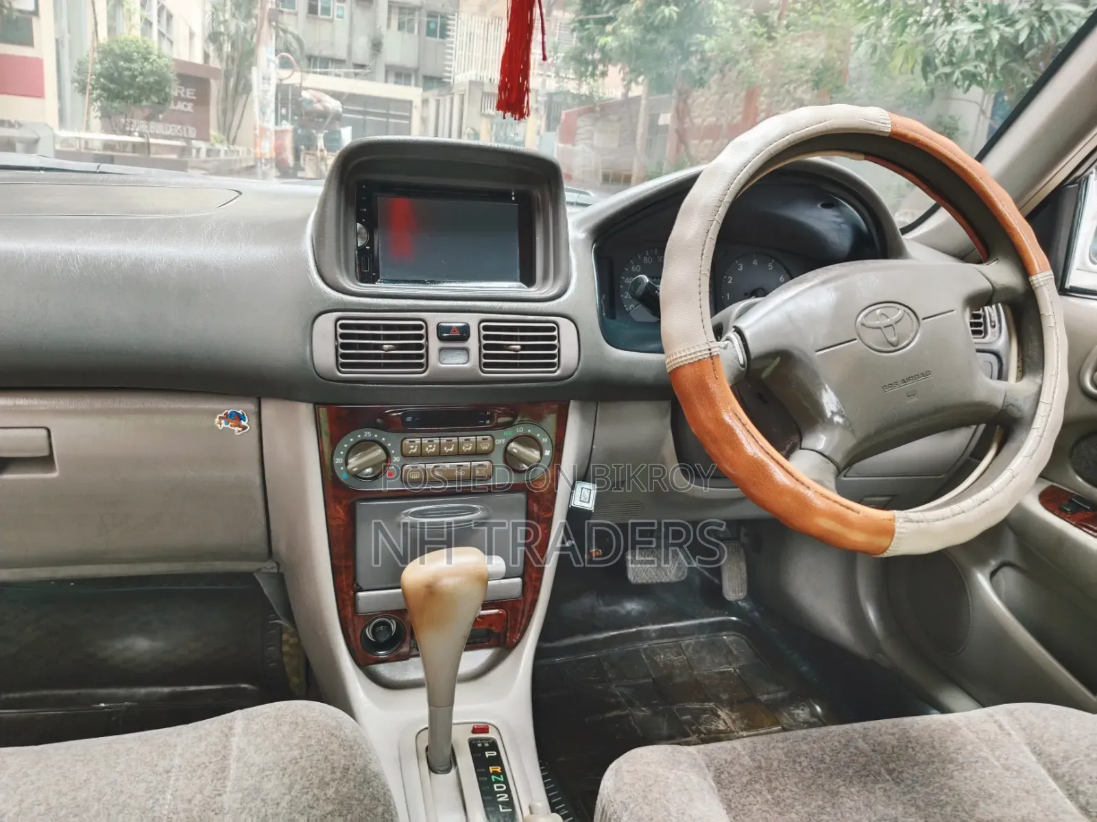 Toyota Corolla 1998 White