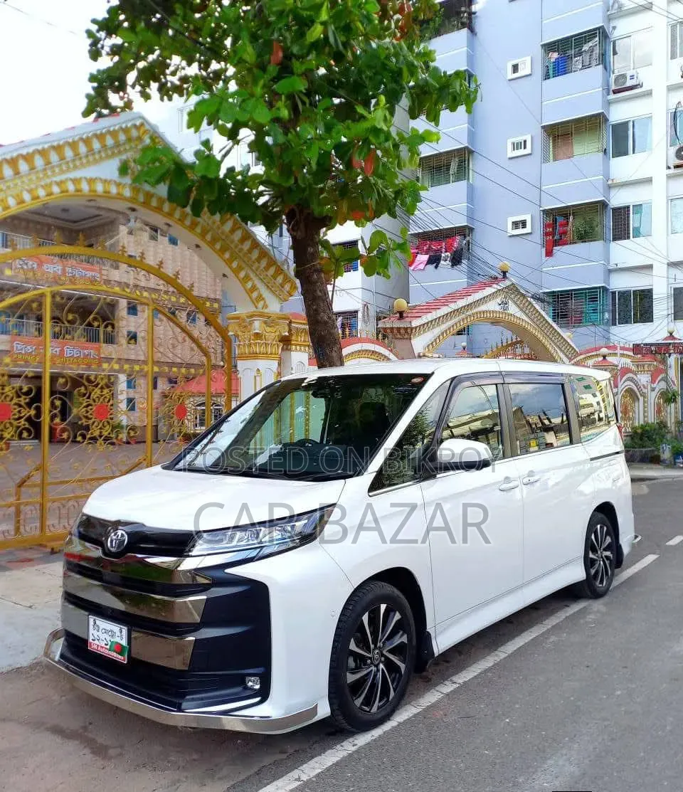 Toyota Noah 2023 Pearl
