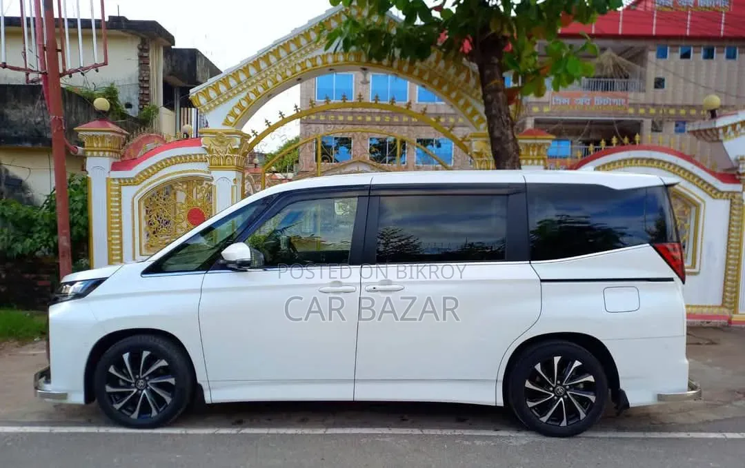 Toyota Noah 2023 Pearl
