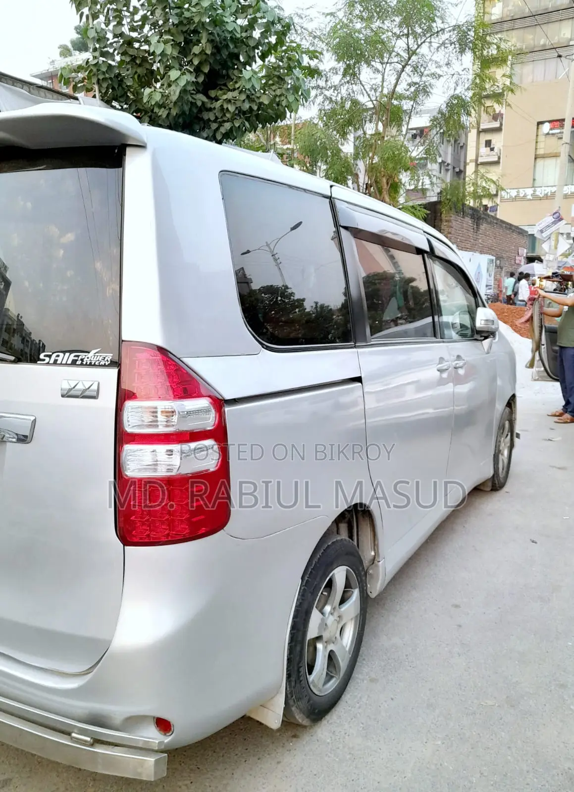 Toyota Noah 2.0 143hp 4WD (8 Seater) 2009 Silver