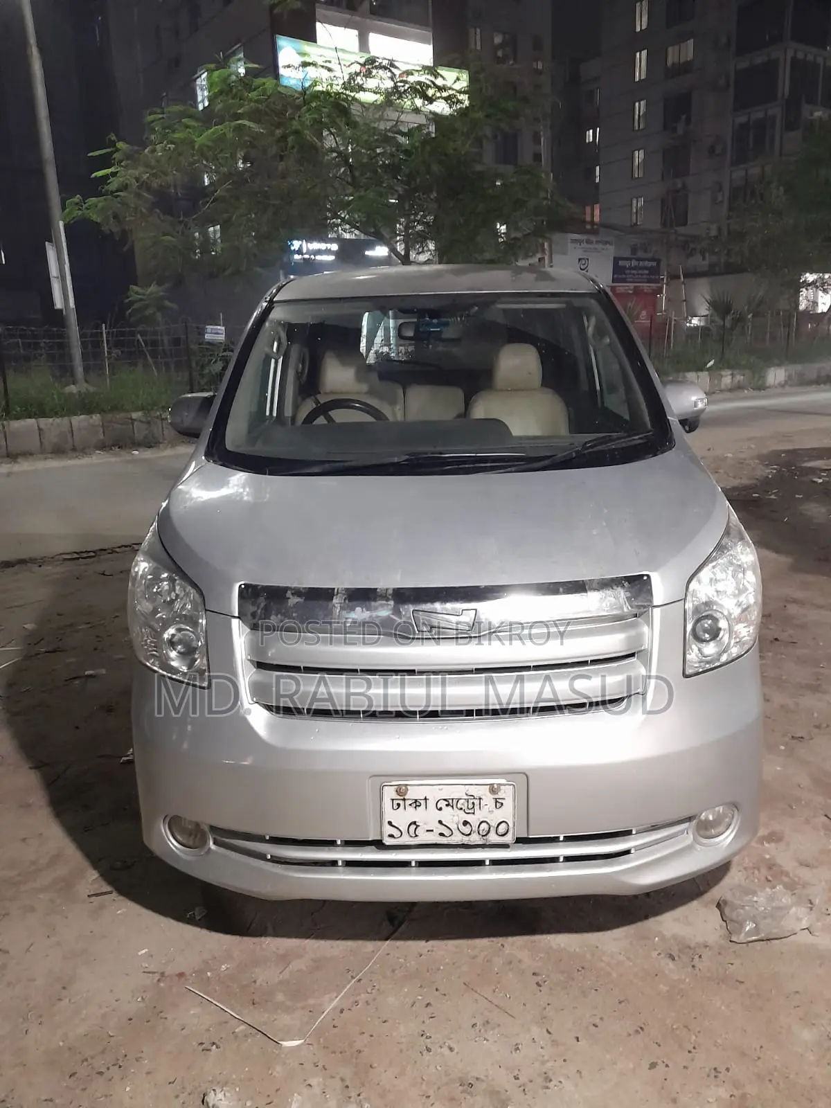 Toyota Noah 2.0 143hp 4WD (8 Seater) 2009 Silver