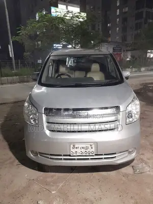 Toyota Noah 2.0 143hp 4WD (8 Seater) 2009 Silver