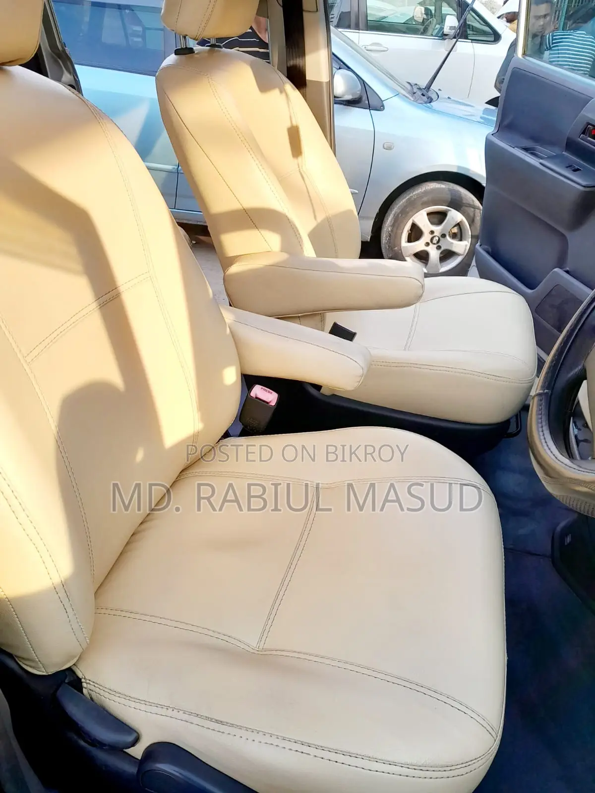 Toyota Noah 2.0 143hp 4WD (8 Seater) 2009 Silver