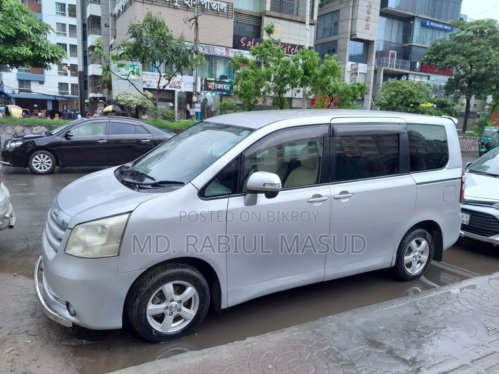 Toyota Noah 2.0 143hp 4WD (8 Seater) 2009 Silver