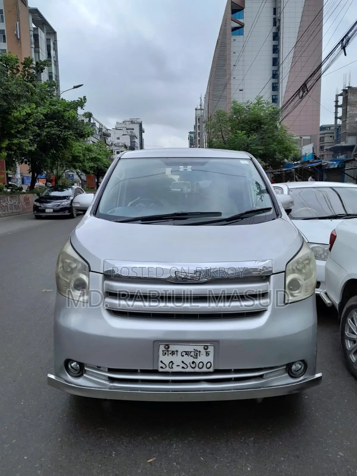Toyota Noah 2.0 143hp 4WD (8 Seater) 2009 Silver
