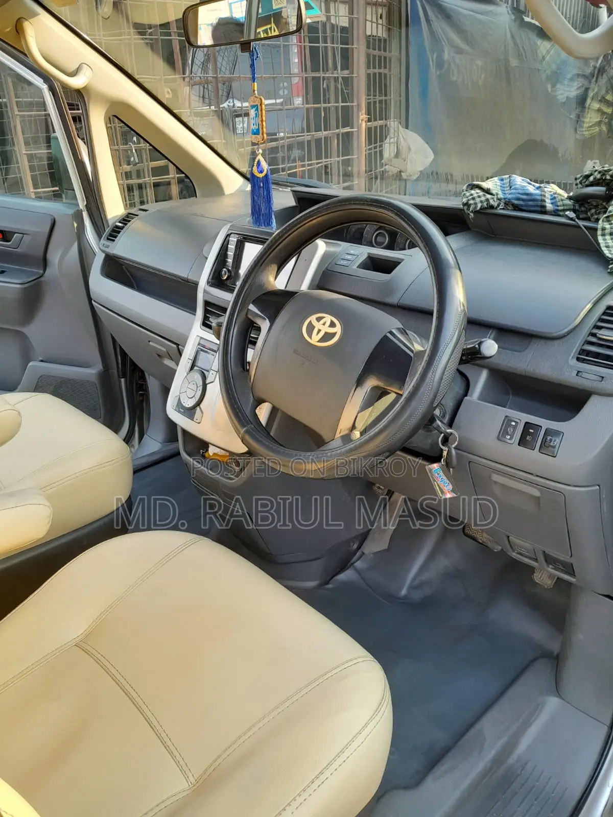 Toyota Noah 2.0 143hp 4WD (8 Seater) 2009 Silver