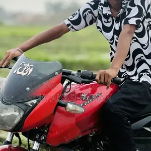 বাজাজ পালসার এন১৫০ ২০১৬ রেড