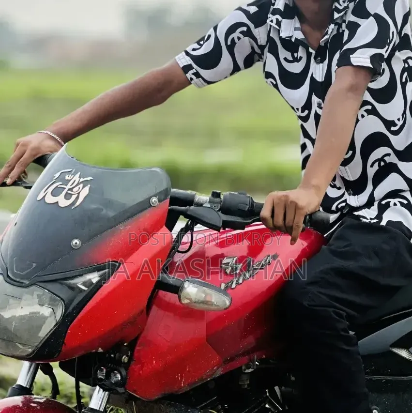 বাজাজ পালসার এন১৫০ ২০১৬ রেড