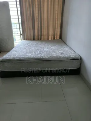 খাটের কোয়ালিটি ভালো আছে খাটটি লম্বায় ৭ফিট সাইডে ৬ ফিট,