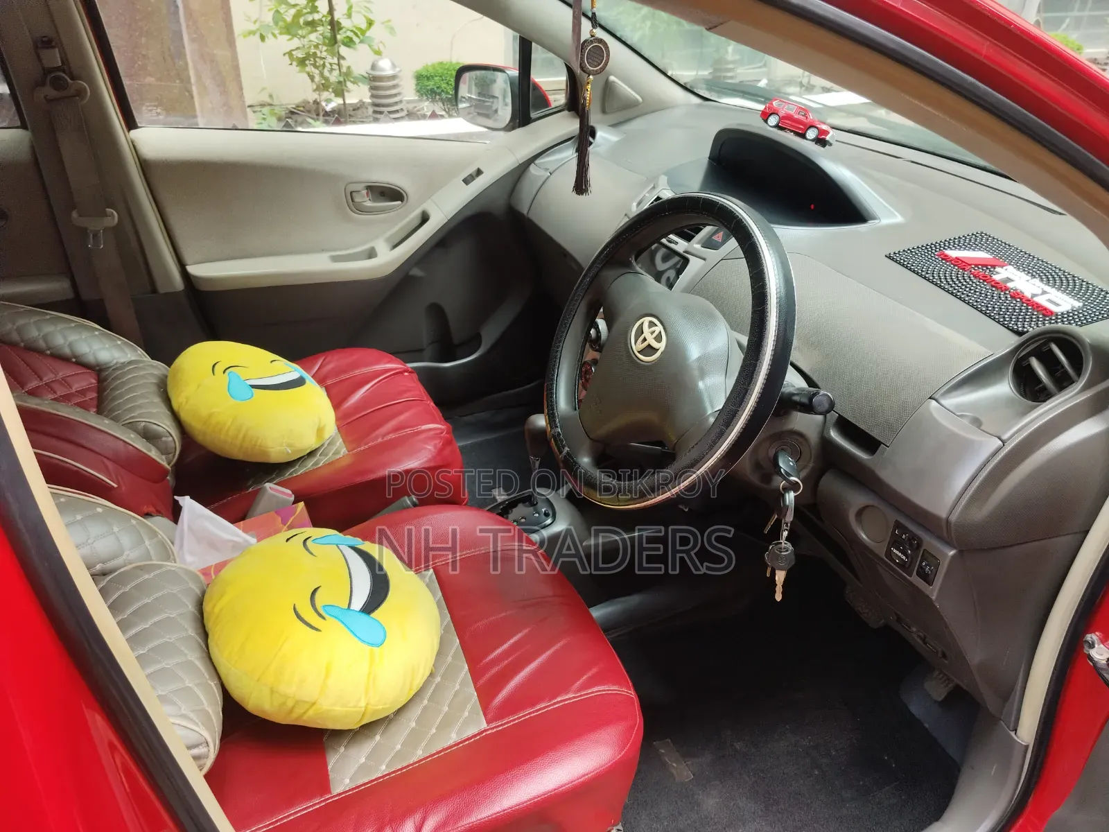 Toyota Vitz 2010 Red