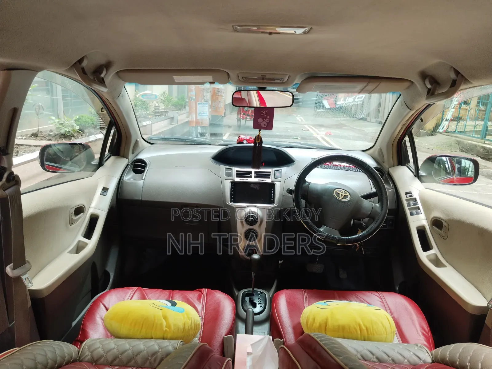 Toyota Vitz 2010 Red
