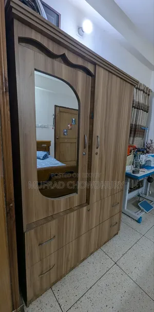 আলমারি (ফ্রেশ কন্ডিশন)