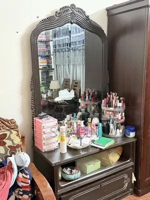 ড্রেসিং টেবিল