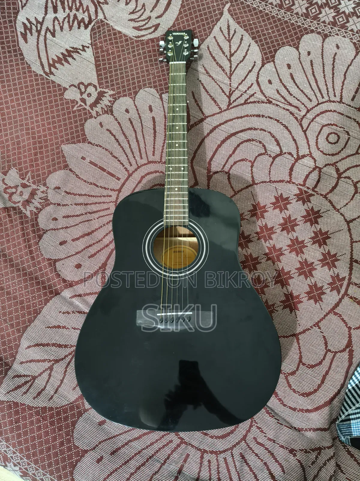 Yamaha F310 (For Sale)
Made in Indonesia