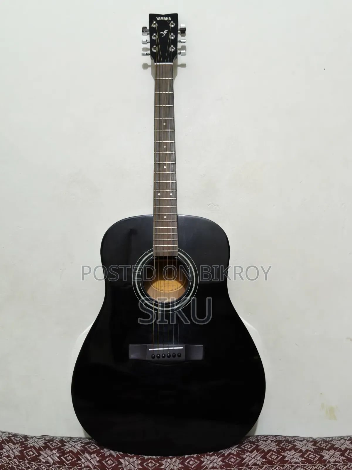 Yamaha F310 (For Sale)
Made in Indonesia