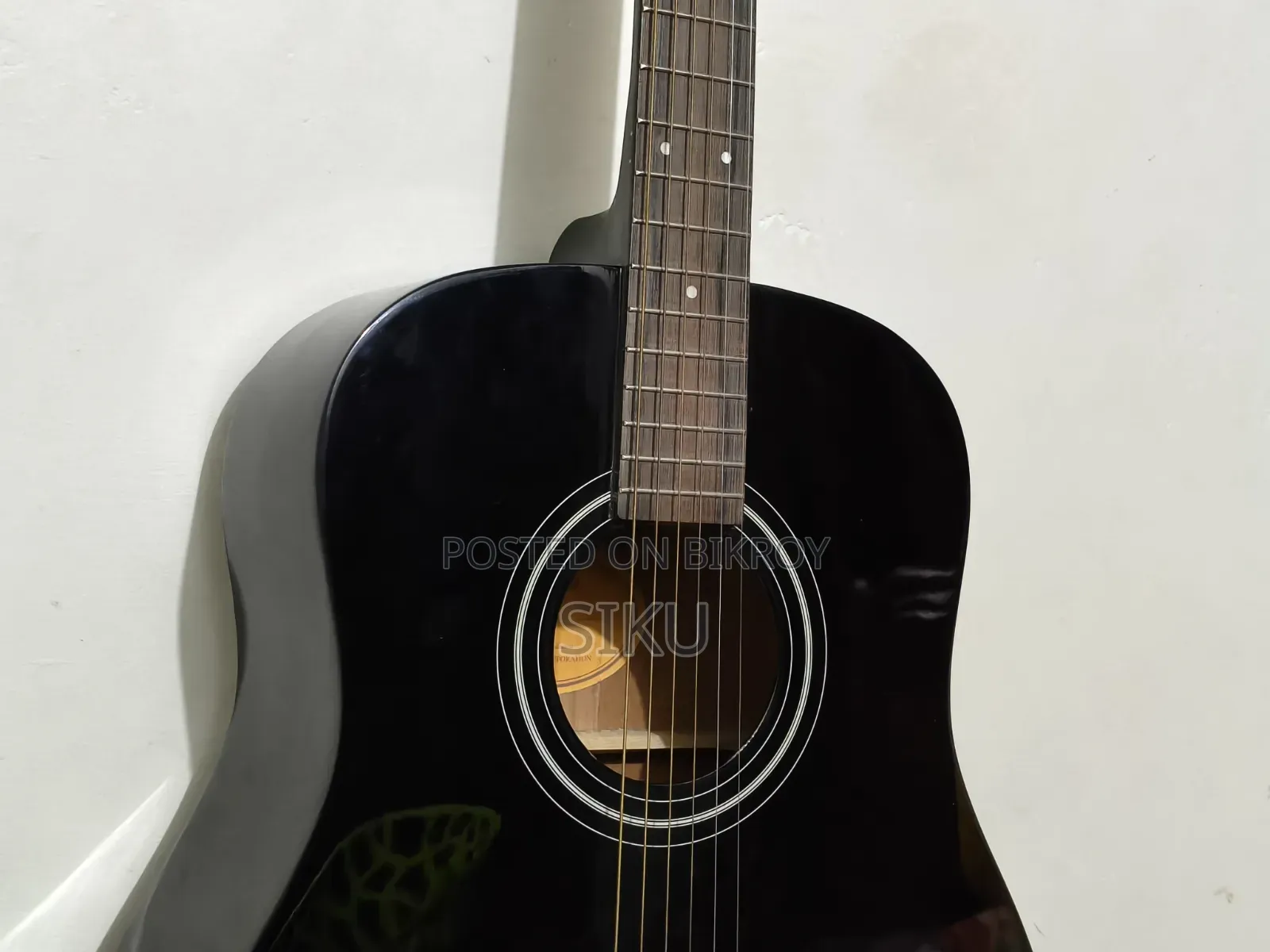 Yamaha F310 (For Sale)
Made in Indonesia