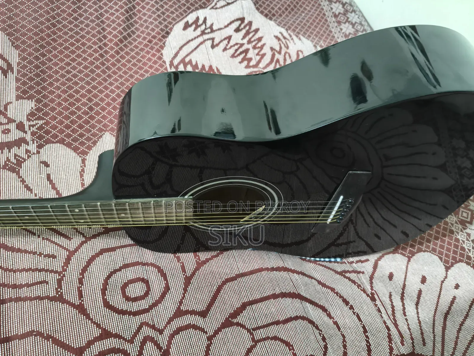 Yamaha F310 (For Sale)
Made in Indonesia