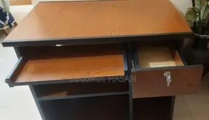 নতুন কম্পিউটার টেবিল
