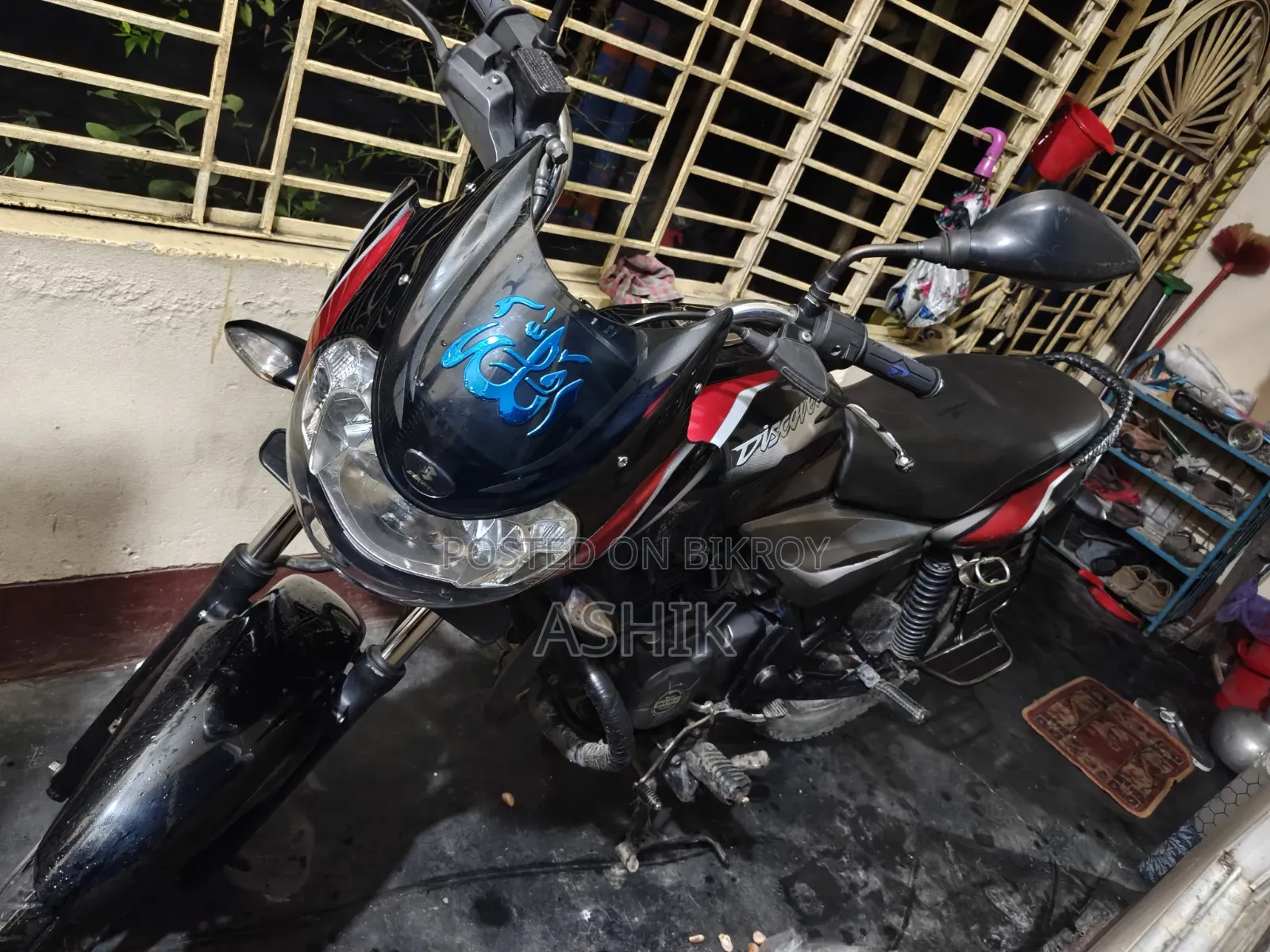 বাজাজ ডিসকভার ১২৫ ২০২০ ব্ল্যাক