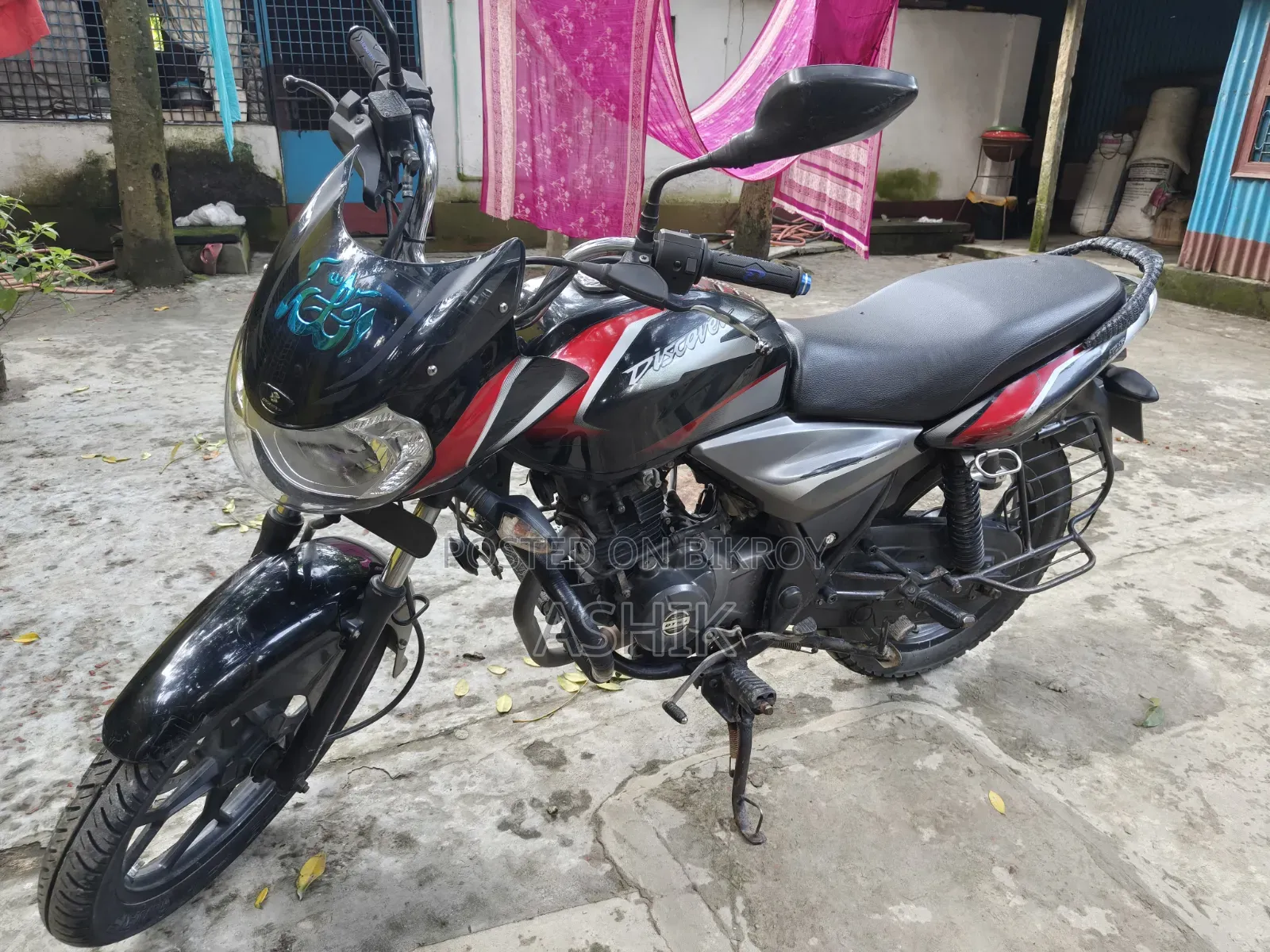 বাজাজ ডিসকভার ১২৫ ২০২০ ব্ল্যাক
