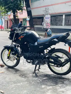 ইয়ামাহা এফজেড ২০১৫ ব্ল্যাক