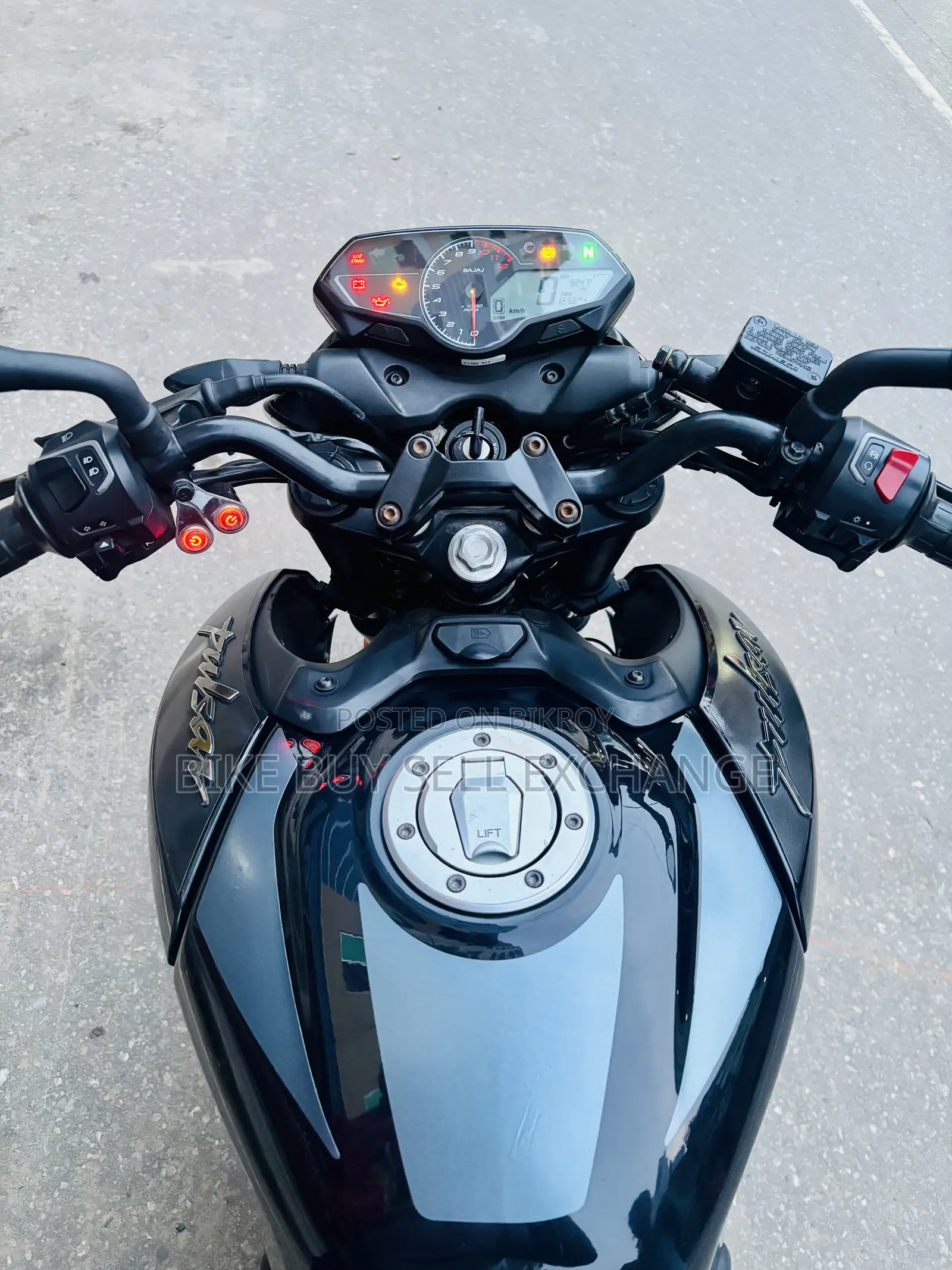 Bajaj Pulsar 250 2025 Black